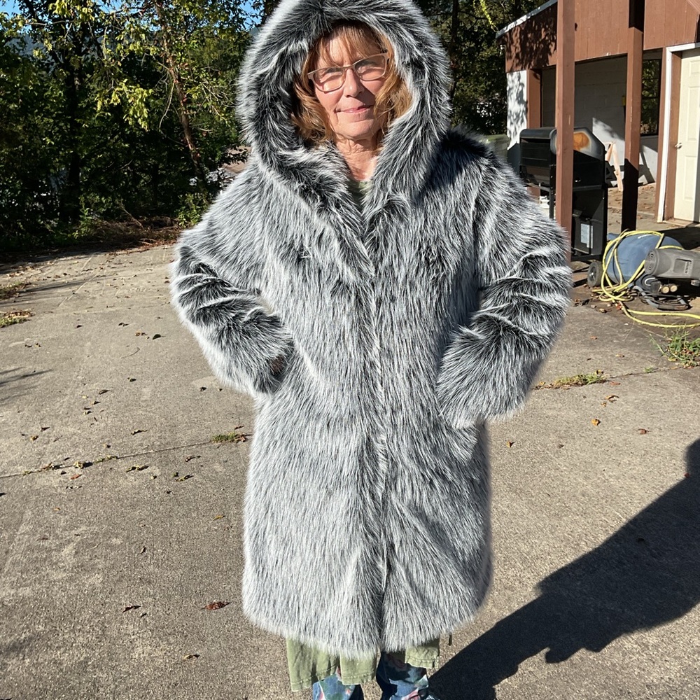 NWT  Faux Fur Arctic Fox Silver Black Long Thick Heavy Beautifulb Coat Large - Picture 8 of 16